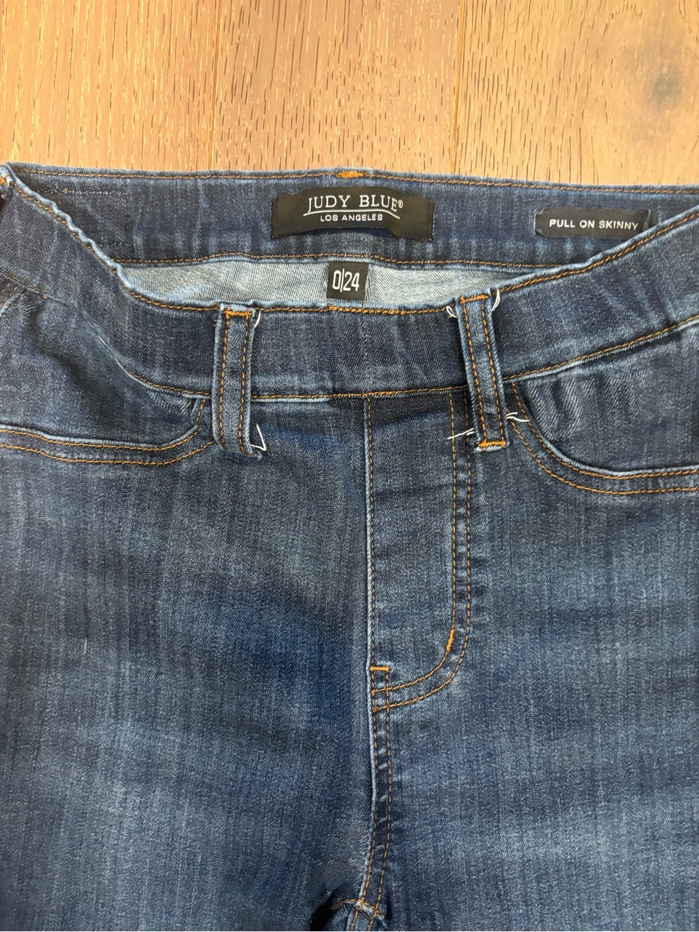 Judy Blue $59 High Rise Pull-On Skinny Jeans 0/24 EUC W 13-13.5” R 9.25” I 27” - Picture 3 of 7